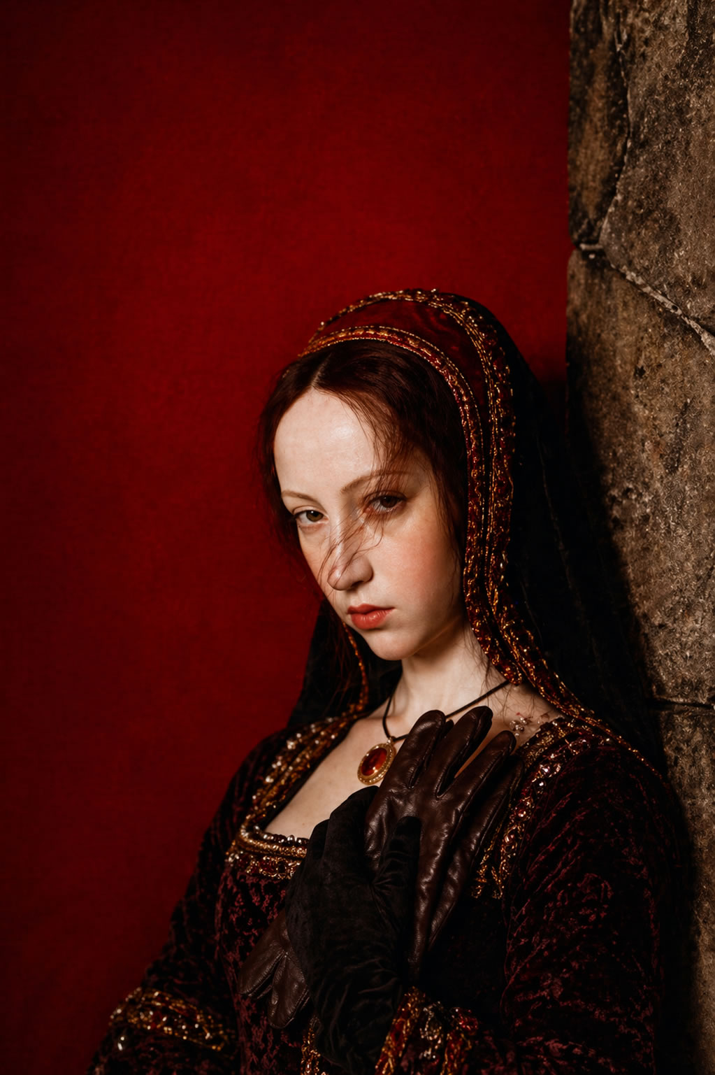 Juana I de Castilla, Juana la loca en una fotografía al estilo de Guy Bourdin<br />
