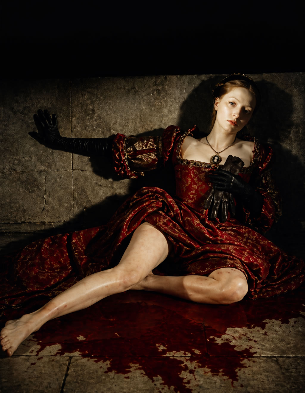 Juana I de Castilla, Juana la loca en una fotografía al estilo de Guy Bourdin<br />
